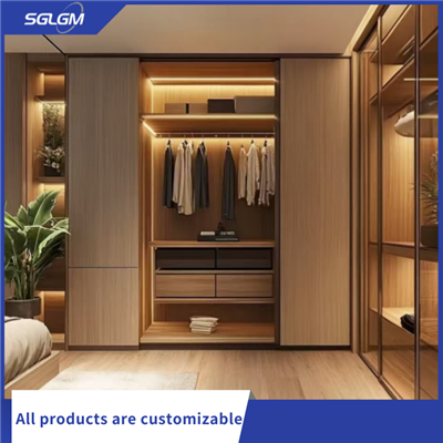 Wardrobes Feistithe le Doras Sleamhnáin